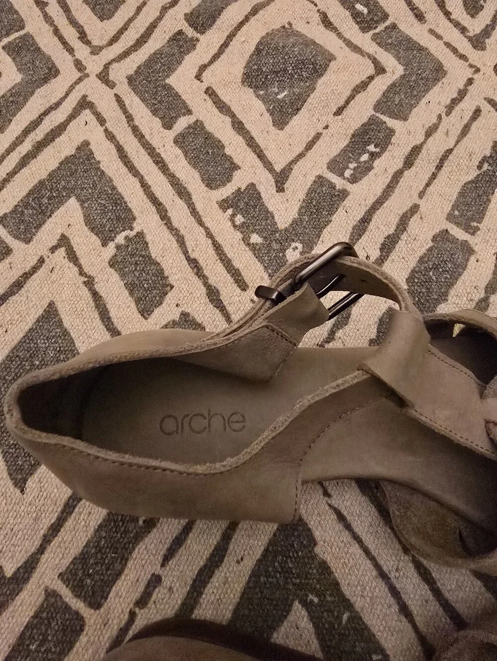 Arche Taupe Leather T-Strap Flats w/Adjustable Buckle & Flexible Gum Sole, Sz 39